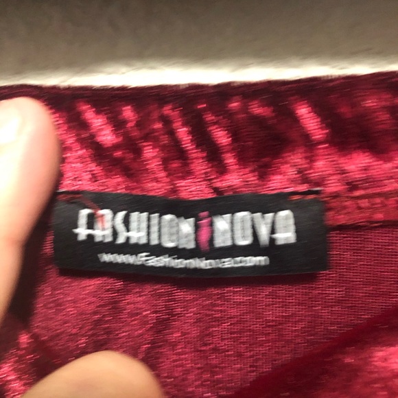 Fashion nova burgundy velvet dress - Picture 4 of 5